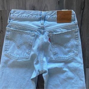 Levi’s wedgie straight jeans size 24 light wash